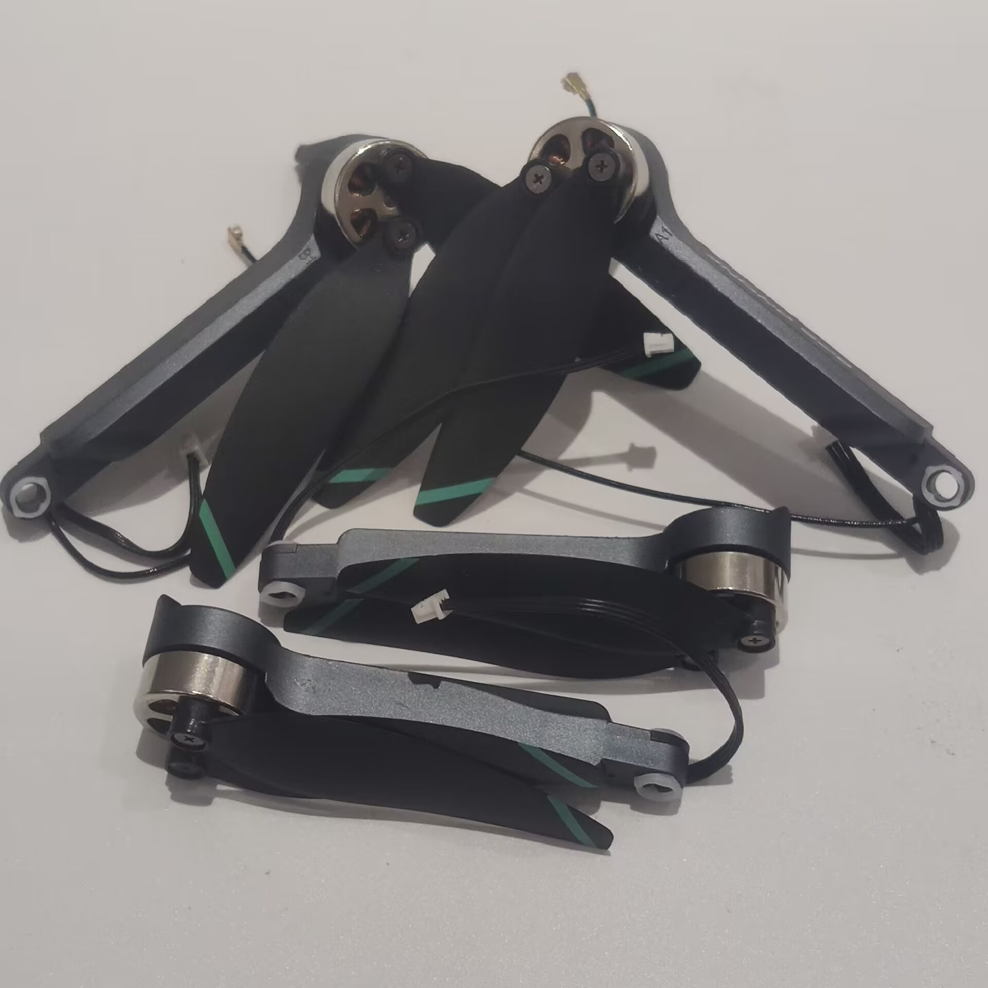 Brushless Motor Arm A1/B1/A2/B - Lyzrc Drone 评论和价格